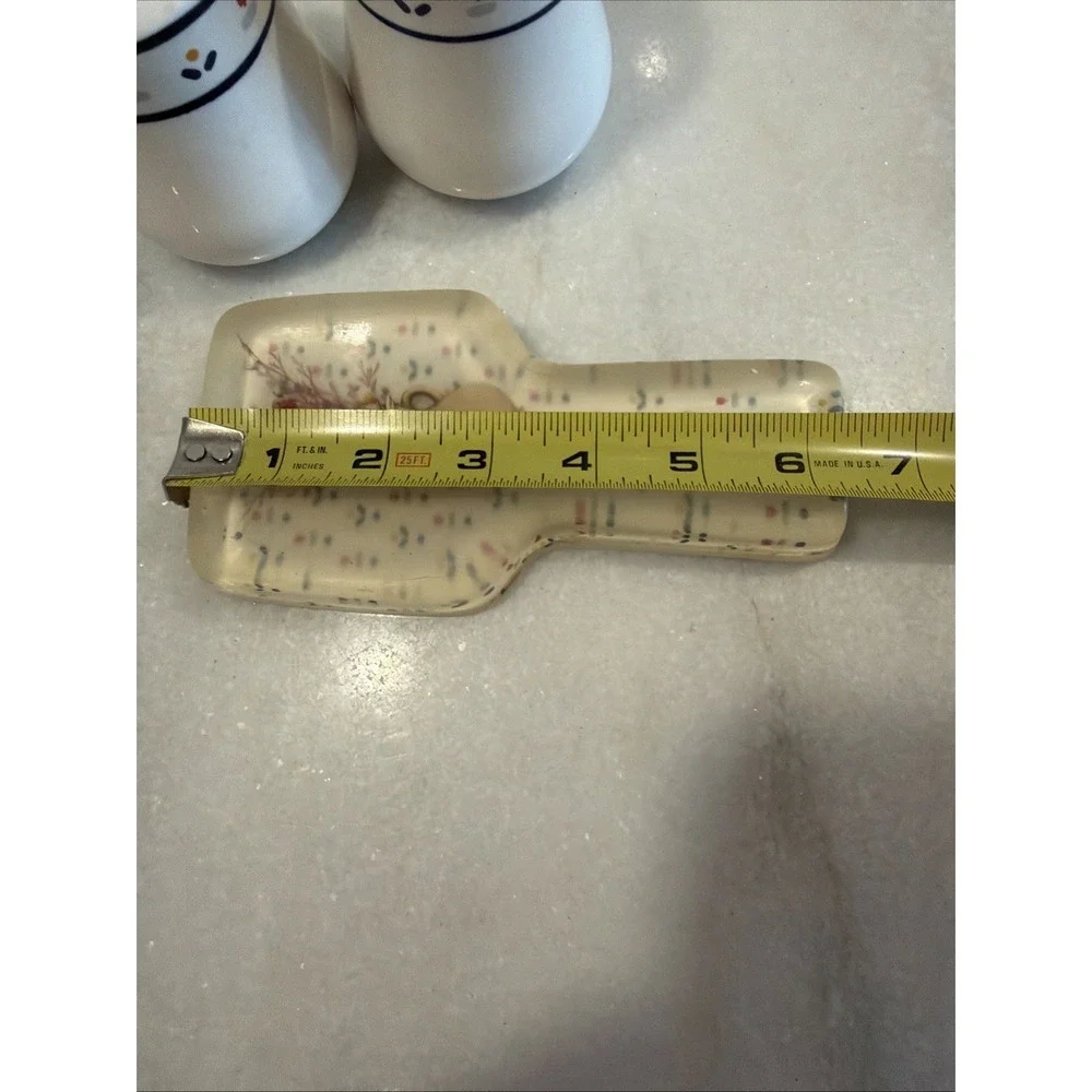Vintage JCPenney country borders s&p shaker's With Matching Acrylic Spoon‎ Rest